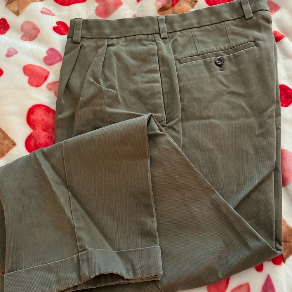 Izod Double Pleated Men’s Chino Pant 34x30